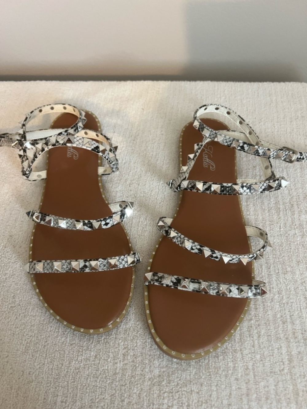 Katliu Women's Sandals Sz 9 M Flat Strappy Studded Gladiator snake print